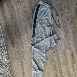 These are American eagle sweat pant they are gray and a size Medium